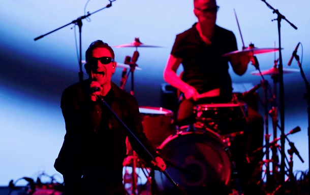 На представлении нового iPhone рок-группа U2 презентовала новый альбом